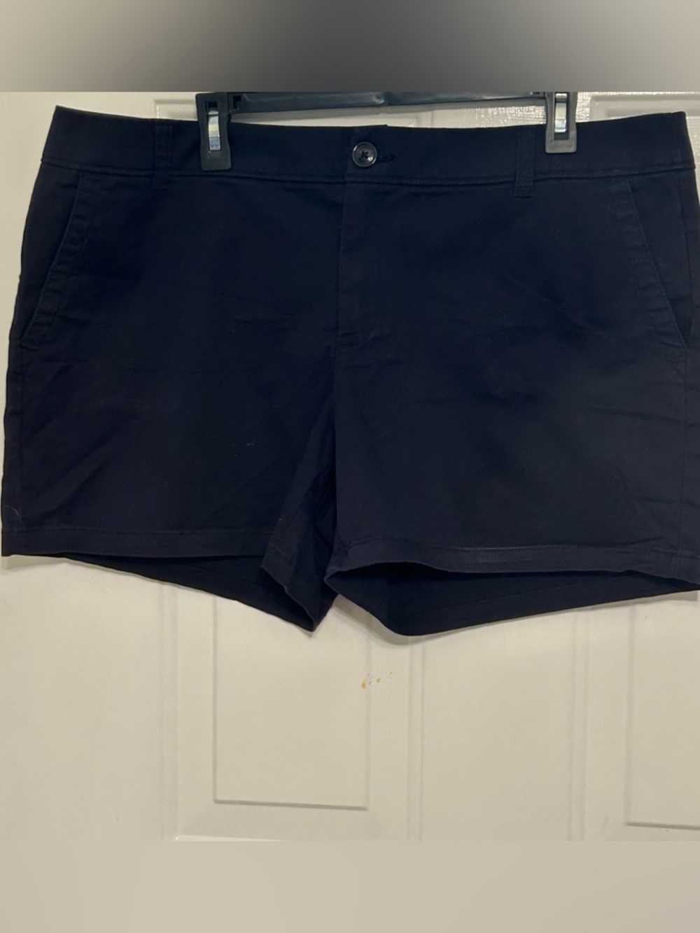 Liz Claiborne Women's Classic Flat Front Shorts in Black with Pockets Size 18